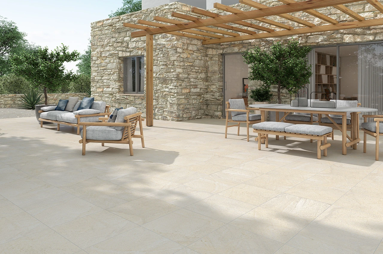 Assouan Stone — Exterior
